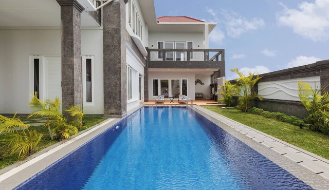 Stunning, 5-Bedroom Villa with GWK View in Ungasan