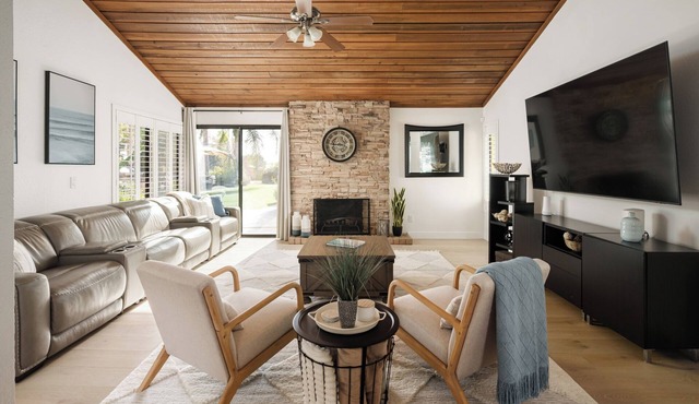 Stunning Private Resort with a Pool and Hot Tub in San Marcos