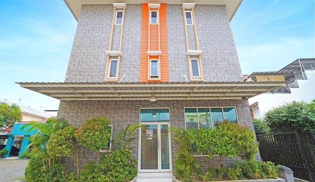 Stylish DBL Suite Escape W/Free WiFi and Parking in Banda Aceh