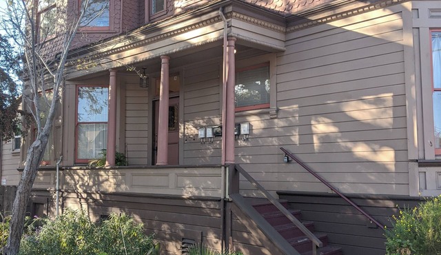 Sunny 1BR in Gorgeous Berkeley Victorian in Berkeley