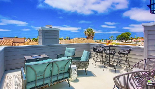 Sunset West | La Jolla 5BR with Rooftop Deck in San Diego