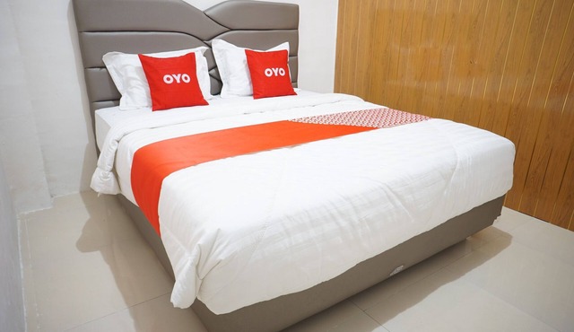 Super OYO 93205 Kusuma Hotel And Convention Hall in Baron