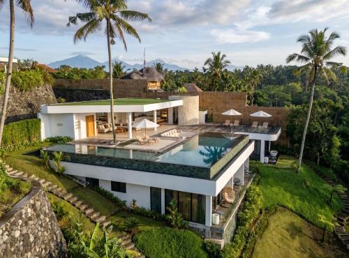 Supreme Villa 4BR Ubud Epic Pool Sunrise Canyon in Ubud