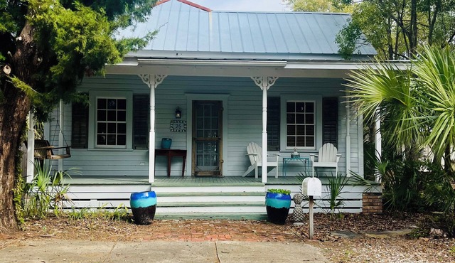 Sutton Place: Downtown Apalachicola Cottage in Apalachicola