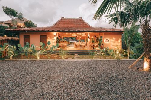 Tebola Village Resort Sidemen