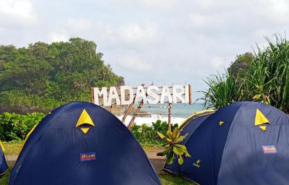 Tenda Reguler Pantai Madasari