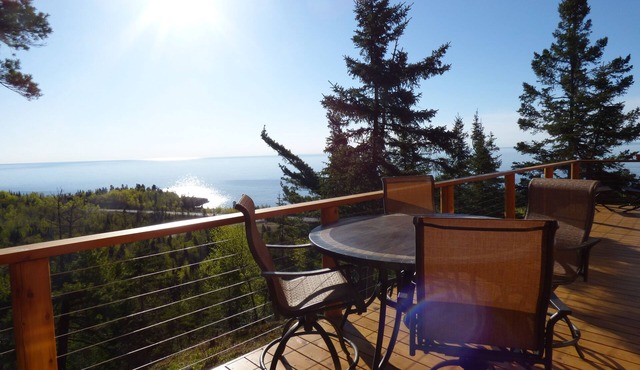 Tettegouche Cedar Log Cabin amazing Lake Superior views near 4 state parks, SHT in Silver Bay