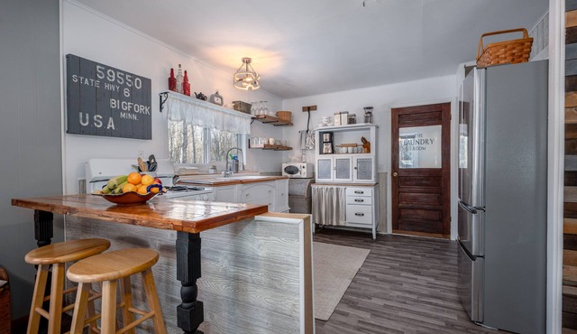 The Bigfork Riverside Retreat - No Cleaning Fee! in Bigfork