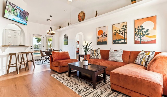 The Golden Oasis : Pool & Game Room 4BDRM 3BATH 12BED in Bullhead City