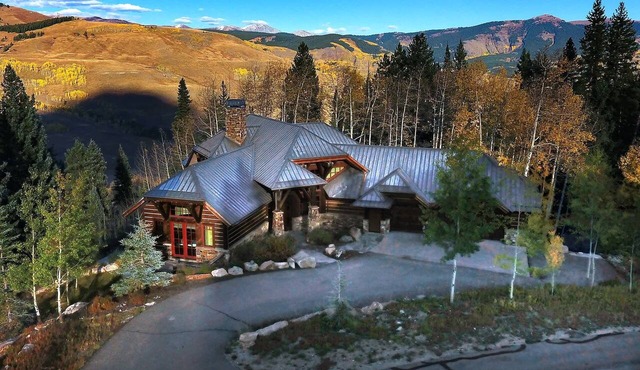 The Gray Fox! Luxury, Hot tub, Sauna, Ski in/out in Mt. Crested Butte