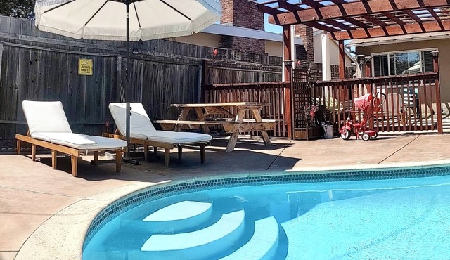 The Happy Hideaway - Swimming pool inside - 3BR - 2BA- Look at me! in Hayward