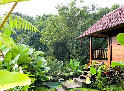 The Payung House - Romantic Riverside Villa