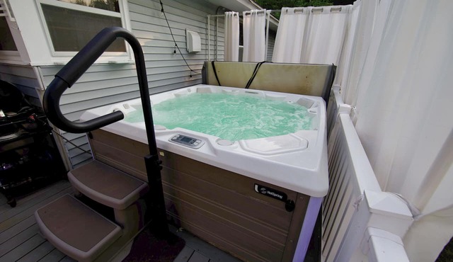 The Westside Hideaway with Hot Tub and Patio in Minneapolis