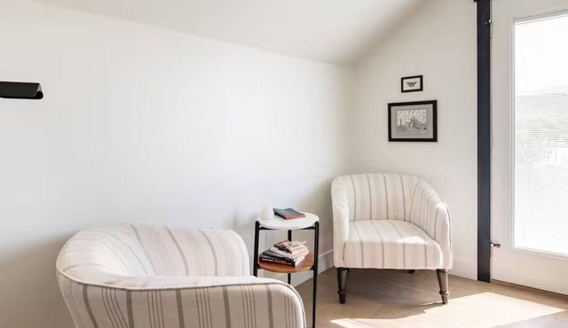 Tranquil 1-bedroom studio loft in charming Virgin in Virgin