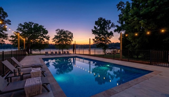 Ultimate Lakefront Cabin with Outdoor Pool in Georgia in Eatonton