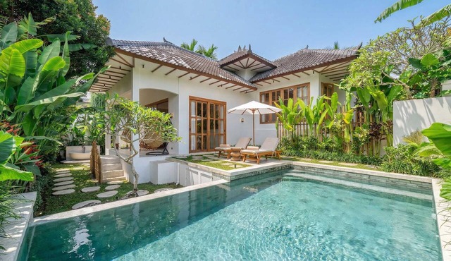 Unique 2BR Villa w Outdoor Bath, Pool+Huge Garden in Kabupaten Gianyar