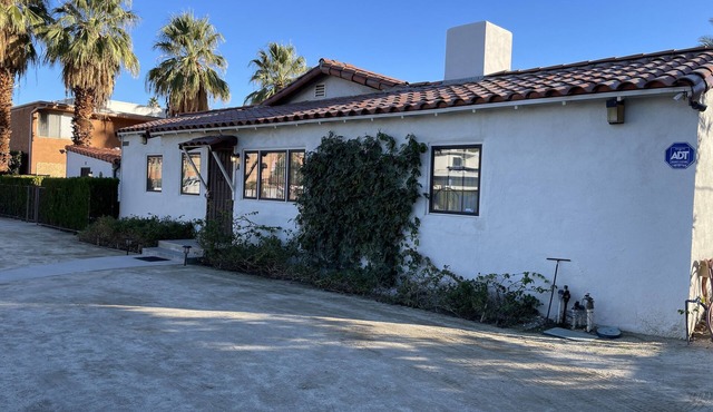 Villa A- 2bed/2bath with kitchen, dining&living rooms, in downtown Palm Springs! in Palm Springs