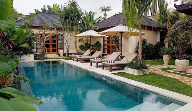 Villa Dayak-Asmat, a luxury tropical resort located in the heart of Seminyak