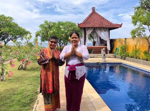 Villa Dini Ocean Beachfront Private Pool Cook and Maid in Banjar