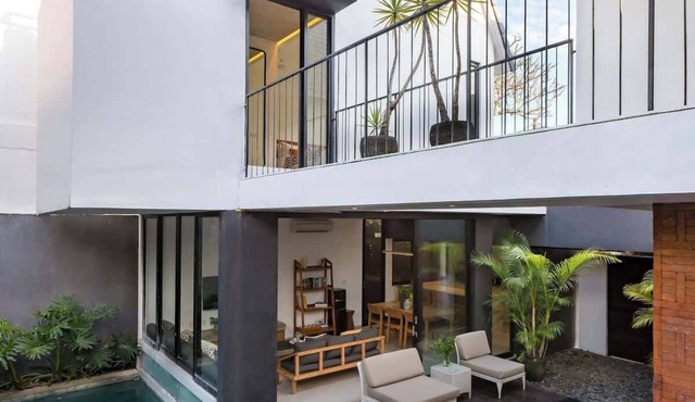 Villa Kelana 3BDR, Berawa - Breakfast Included!
