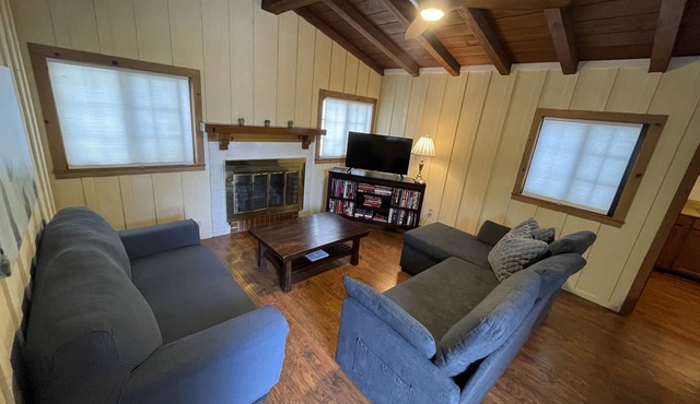 Villa M - 1bedroom villa with kitchen, steps from downtown Palm Springs! 🍒 in Palm Springs