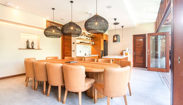 Villa Na in Canggu With 6 Bedrooms and 6 5 Bathrooms in Tibubeneng