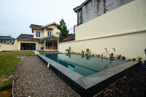 Villa Puncak Kota Bunga, Swarna Villa Swimming Pool in Cikundul