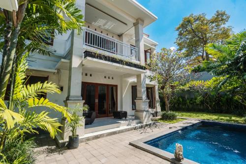 Villa Susan 6 BR - 5 mins to cafes and shops in Seminyak