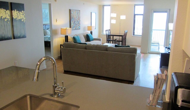 Water Views ~ 1 Blk to Pike Place Market, Walk to Stadiums, 2 King Beds in Seattle
