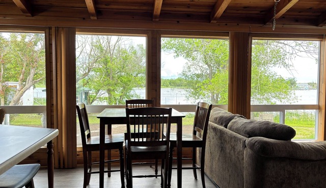 Waterfront Cabin on Bostic Bay in Baudette