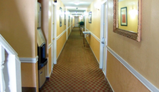 Welcome to the Holland inn suites double room with King Bed in Taft
