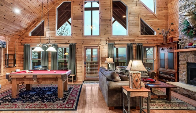 WHEELCHAIR ACCESSIBLE, 4 King Suites, Close to Pigeon Forge, WOW Views! in Sevierville