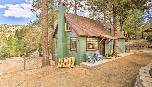 Wrightwood Cabin w/Cozy Interior! in Wrightwood