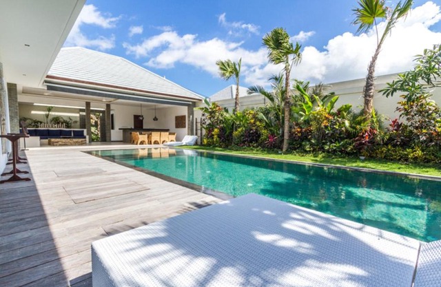 5 Star Villa in Bali, Minutes from the Beach, Bali Villa 1156