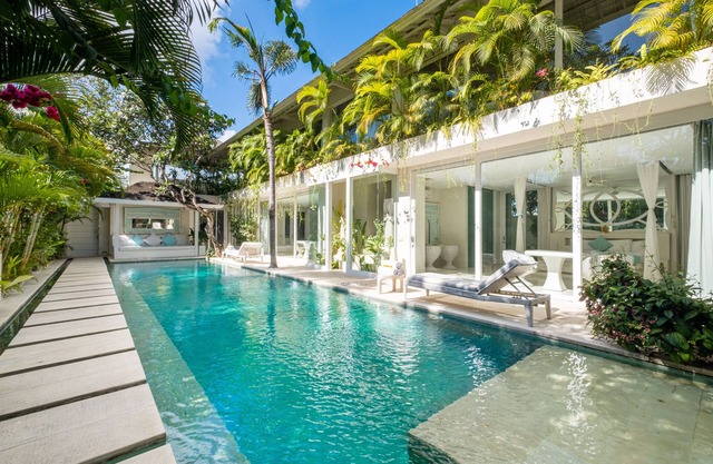 5BR White Pool Villa, Close to Beach | Puro Blanco
