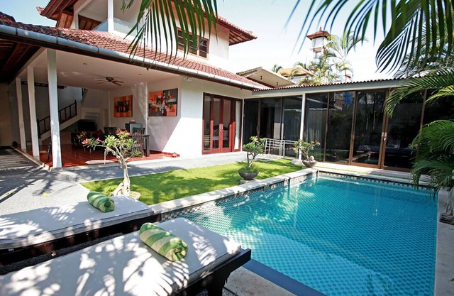 7 Bedrooms, 3 Private Pool Villas, Sleeps up to 14 guests, Staff service