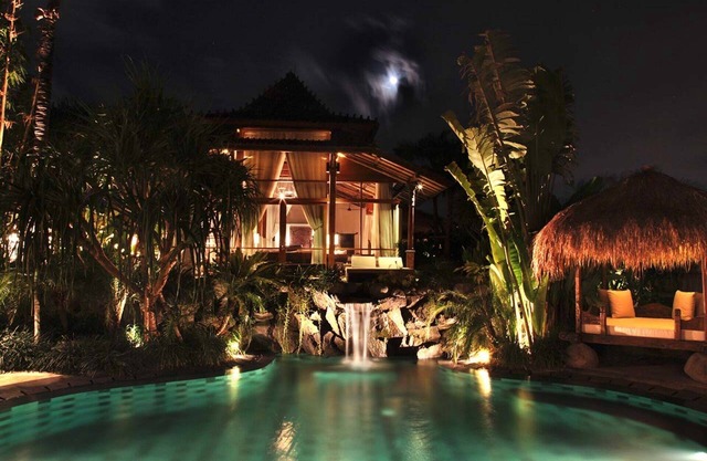 A Private Bali Haven Just Steps from the Sea – 1081