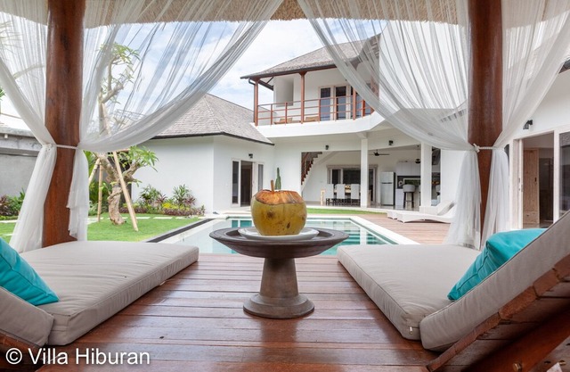 Brand new!!! 4 BR tropical modern villa Seminyak- BatuBelig
