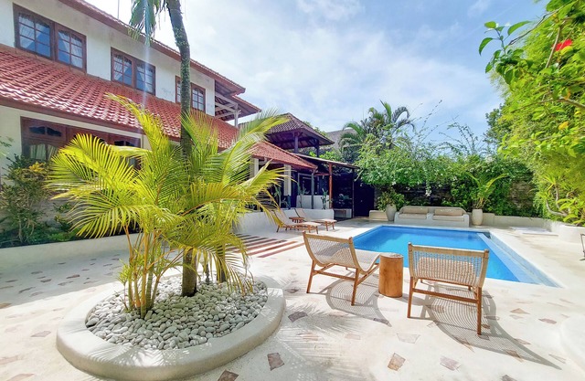 Highly Appreciated Antique style villa near the Beach and Restaurants