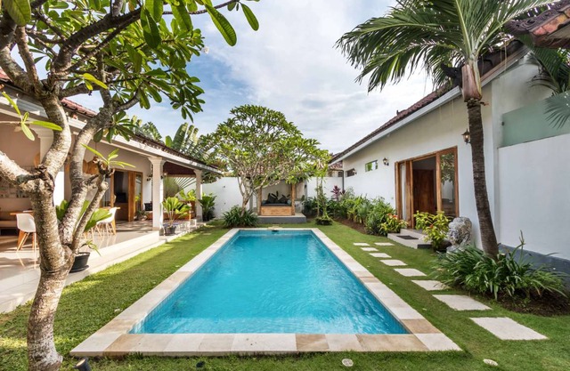 How to Rent Your Own Private Luxury Holiday Villa in Seminyak for Less than Basic Hotel