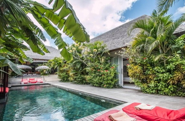 La Banane, 4 Bedroom Villa+Cook, Peaceful Tranquility, 5 mins from Seminyak.