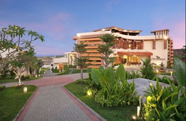 Luxurious & Premier MRC 2-Bedroom Villa #B11