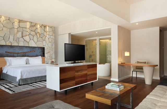 Spacious Modern Suite with Free Minibar Items (T Sand Suite29)