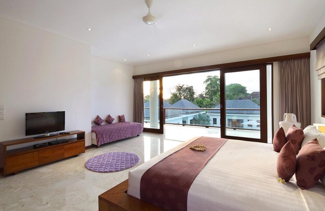 Stunning Rice Field View 4.5 Bedroom Villa Canggu;