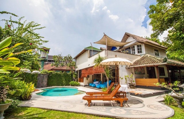 Traditional 8br Villa Central Seminyak
