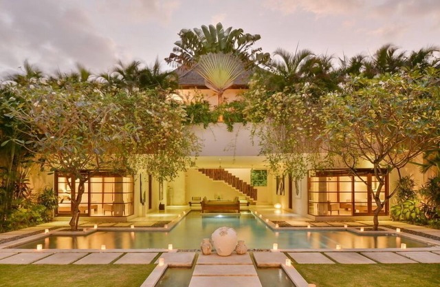 Vibrant 6BR Luxurious Villa, Seminyak! 7Min Walk To The Beach! W/Swim Pool!
