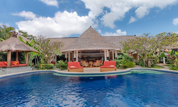 Sunset Road Resort | 1250 m² Resort ∙ 7 bedrooms ∙ 18 guests