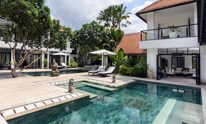 Sunset Road Villa | 1402 m² Villa ∙ 9 bedrooms ∙ 18 guests