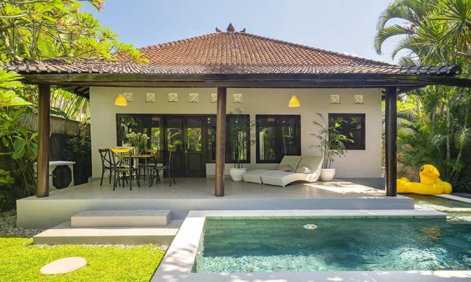 Sunset Road Villa | 150 m² Villa ∙ 2 bedrooms ∙ 6 guests