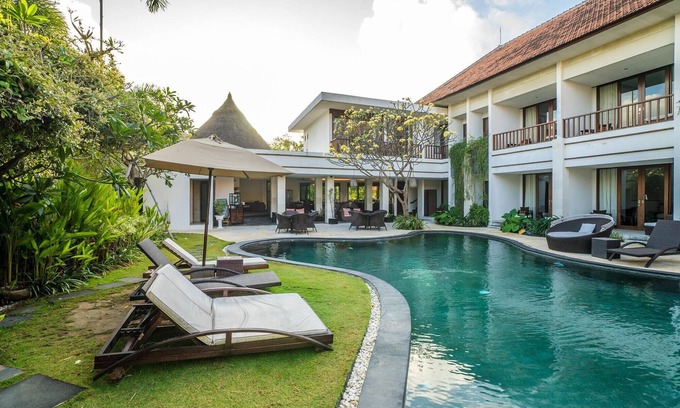 Dewi Sri Villa | 16 Bedroom Villa Private Pool in Legian Bali